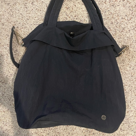 Lulu Lemon large tote with middle zipper compartment. Two handles one shoulder. - Picture 2 of 4